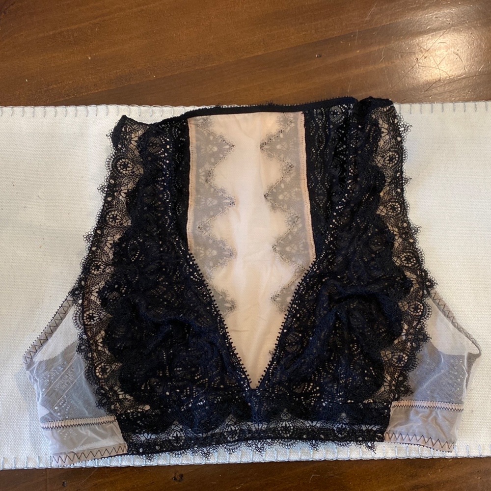 Victoria's Secret Dream Angels Semi-sheer Lace Bra Black Nude XL
